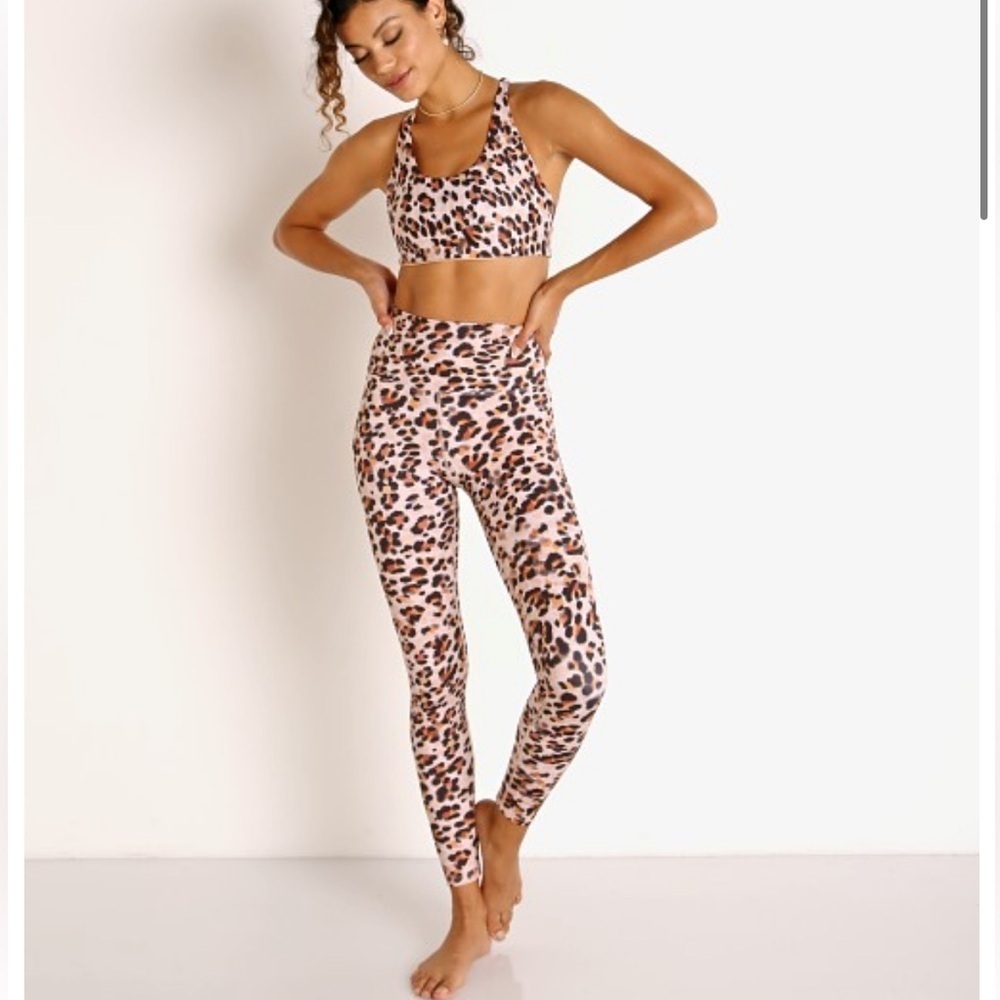 Like New Beach Riot Piper Leggings in Water Color Leopard Size Small